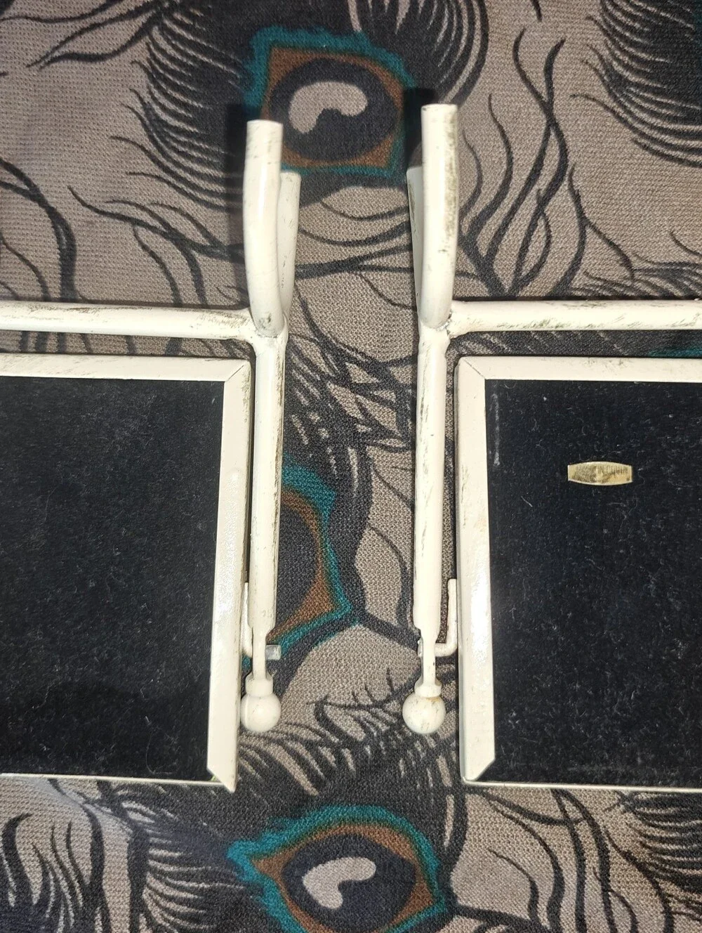2 small picture frame  distressed white metal finish  swivel Vintage